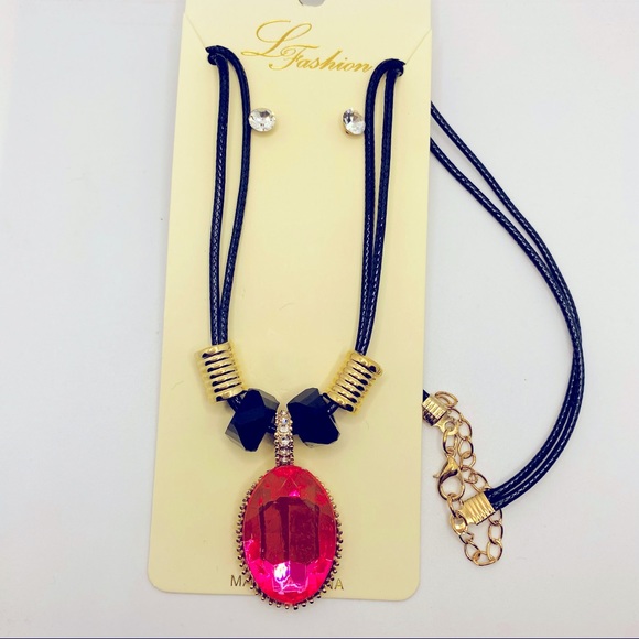 Chocker pink with Crystals and Crystal Earrings! - Picture 9 of 12